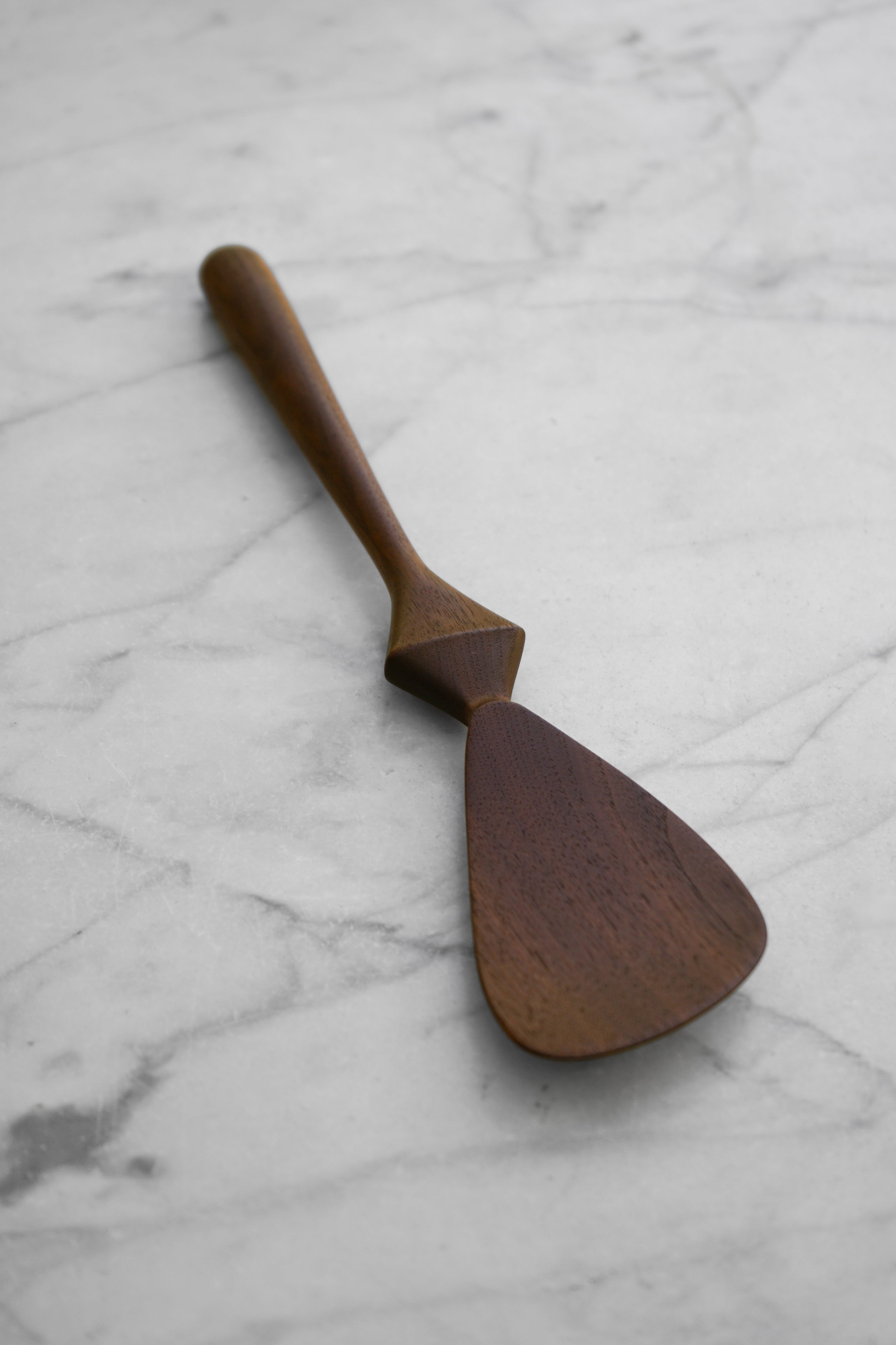 Modern Cooking Spatula - Diamond Handle - Walnut Wood